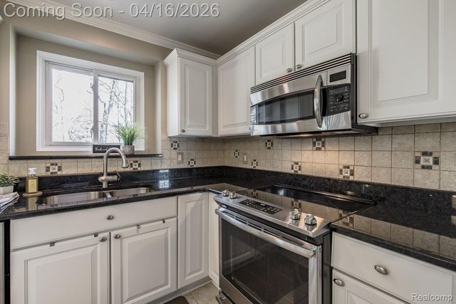 3472 Paramount Lane, Auburn Hills, MI 48326