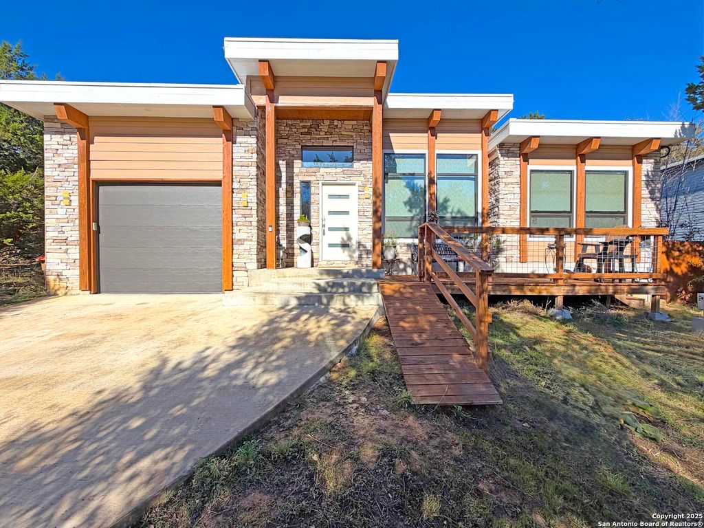 1151 Eastview, Canyon Lake, TX 78133