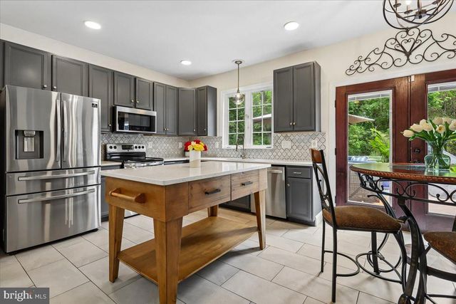 6859 COLONEL TAYLOR LN, Centreville, VA 20121