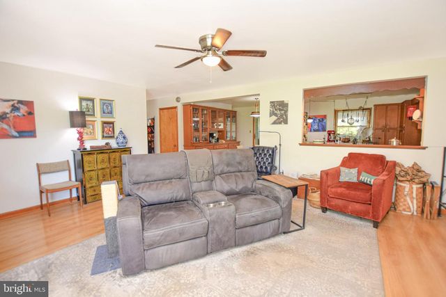 894 FILES CROSS RD, Martinsburg, WV 25404