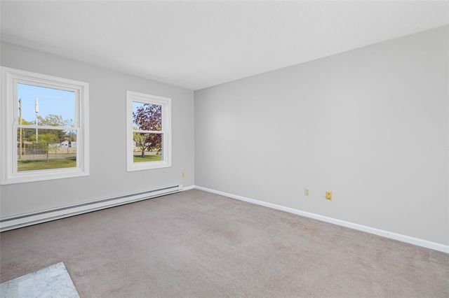 1 Willow Glen Circle 25, Warwick, RI 02889