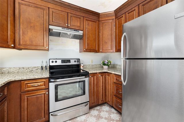 1 Willow Glen Circle 25, Warwick, RI 02889