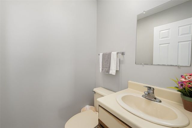 1 Willow Glen Circle 25, Warwick, RI 02889
