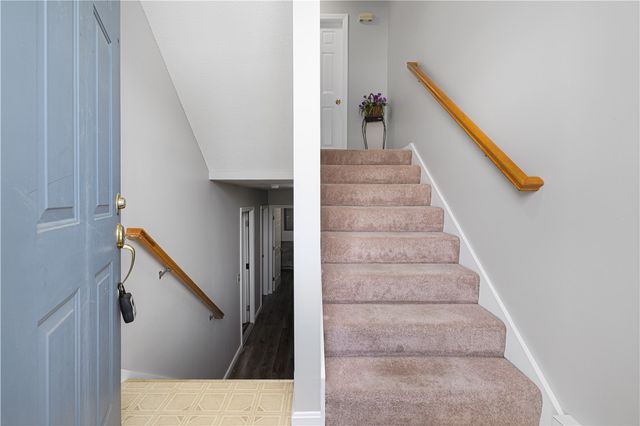 1 Willow Glen Circle 25, Warwick, RI 02889