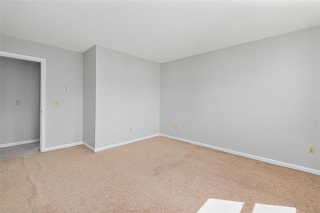 1 Willow Glen Circle 25, Warwick, RI 02889