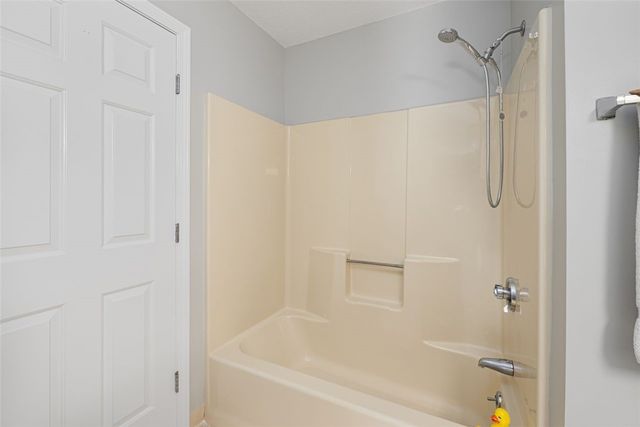 1 Willow Glen Circle 25, Warwick, RI 02889