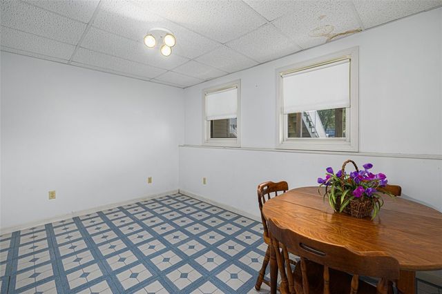 1 Willow Glen Circle 25, Warwick, RI 02889