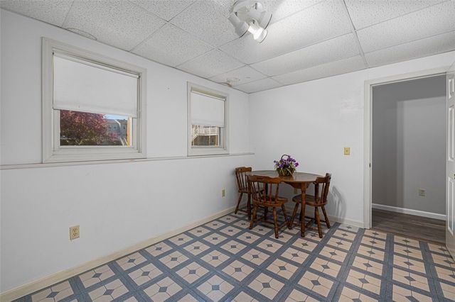 1 Willow Glen Circle 25, Warwick, RI 02889