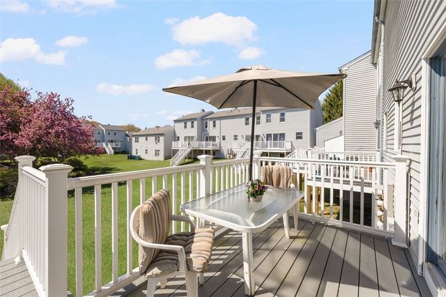 1 Willow Glen Circle 25, Warwick, RI 02889