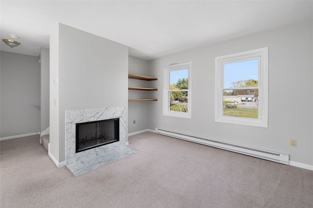 1 Willow Glen Circle 25, Warwick, RI 02889