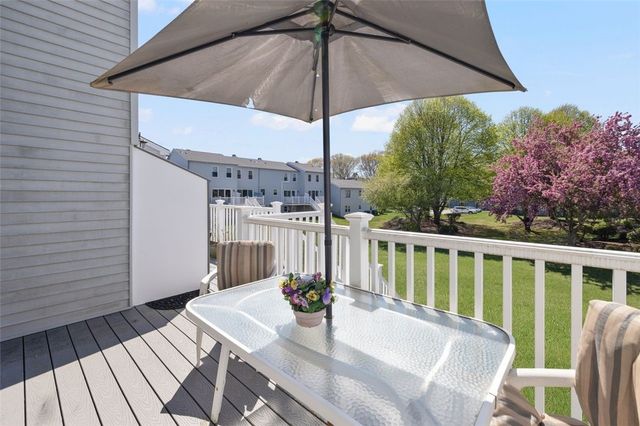 1 Willow Glen Circle 25, Warwick, RI 02889