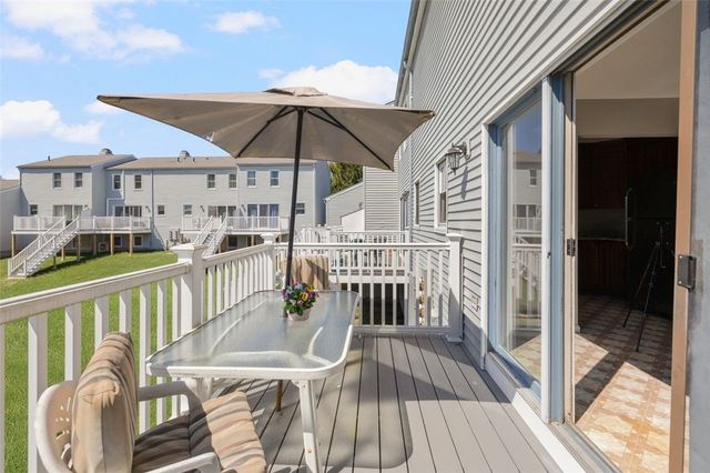1 Willow Glen Circle 25, Warwick, RI 02889