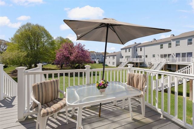 1 Willow Glen Circle 25, Warwick, RI 02889