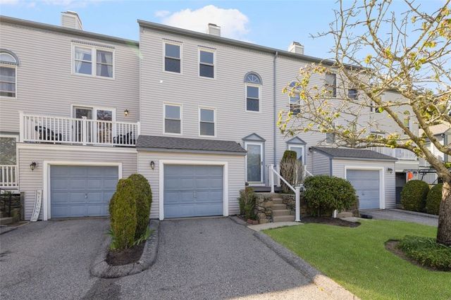 1 Willow Glen Circle 25, Warwick, RI 02889