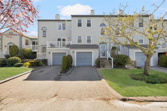 1 Willow Glen Circle 25, Warwick, RI 02889