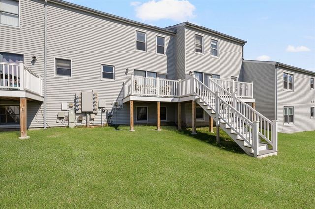 1 Willow Glen Circle 25, Warwick, RI 02889