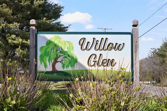 1 Willow Glen Circle 25, Warwick, RI 02889