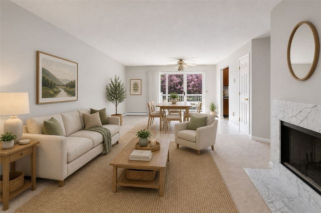 1 Willow Glen Circle 25, Warwick, RI 02889