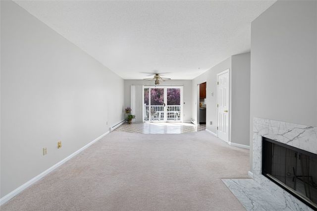 1 Willow Glen Circle 25, Warwick, RI 02889