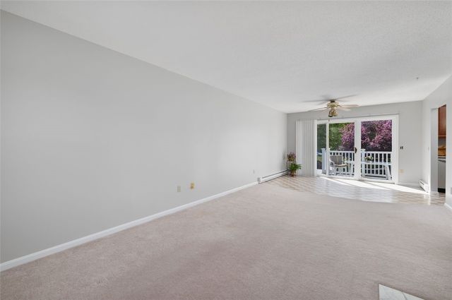 1 Willow Glen Circle 25, Warwick, RI 02889