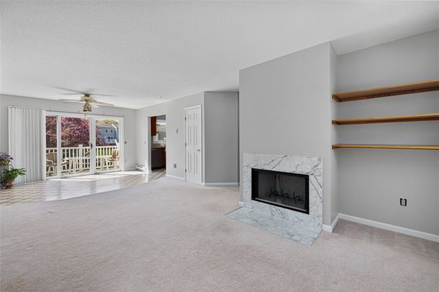 1 Willow Glen Circle 25, Warwick, RI 02889