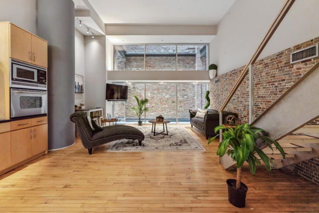 106 N High Street, 205, Columbus, OH 43215