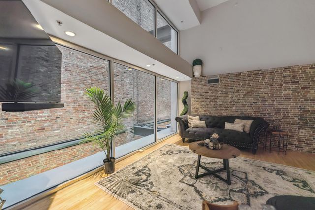 106 N High Street, 205, Columbus, OH 43215