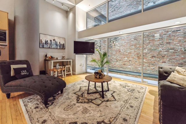 106 N High Street, 205, Columbus, OH 43215