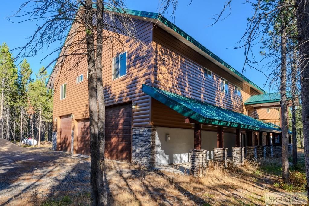 4460 Brody's Cove, Island Park, ID 83429