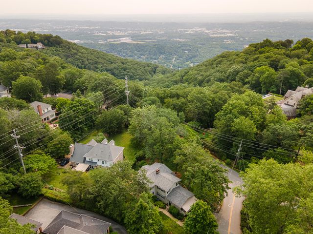 504 Fleetwood Drive, Lookout Mountain, TN 37350