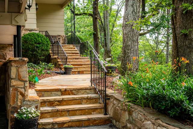 504 Fleetwood Drive, Lookout Mountain, TN 37350