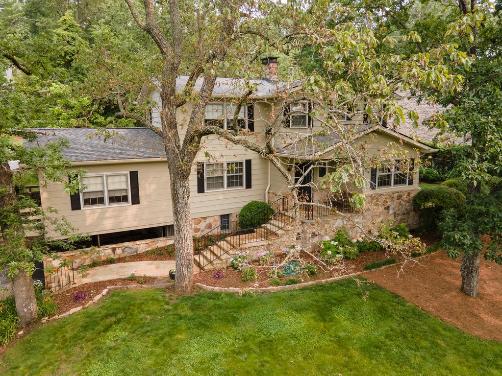 504 Fleetwood Drive, Lookout Mountain, TN 37350