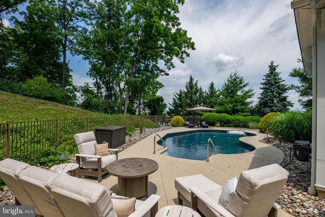 16 WINDING BROOK, Reading, PA 19608