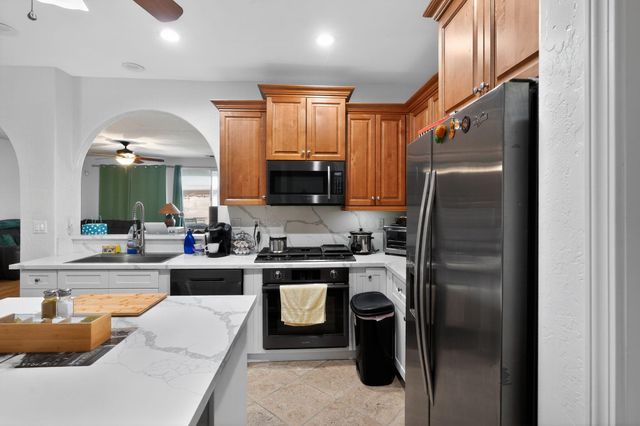 1832 N Vickie Street, Visalia, CA 93291