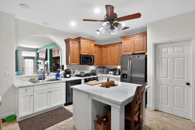 1832 N Vickie Street, Visalia, CA 93291