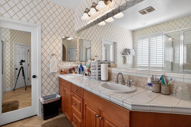 1832 N Vickie Street, Visalia, CA 93291