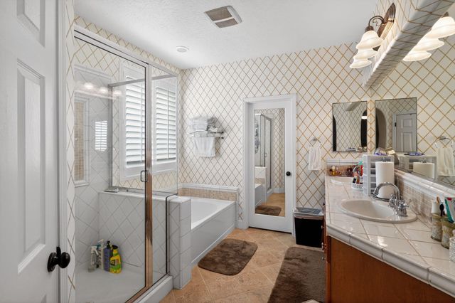 1832 N Vickie Street, Visalia, CA 93291