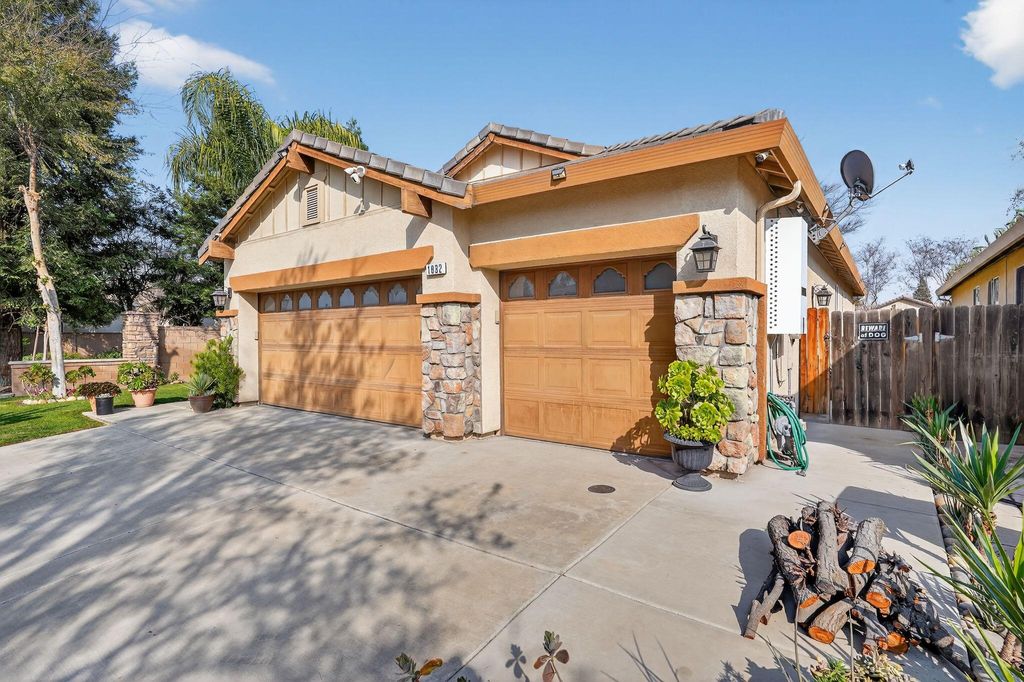 1832 N Vickie Street, Visalia, CA 93291