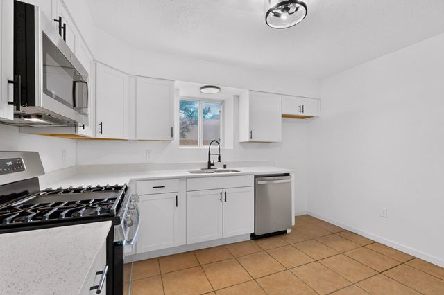2712 Zickert Road NW, Albuquerque, NM 87104