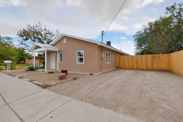 2712 Zickert Road NW, Albuquerque, NM 87104