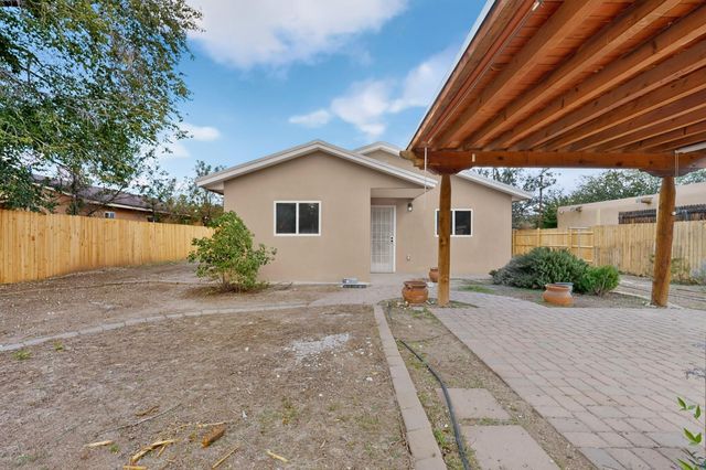 2712 Zickert Road NW, Albuquerque, NM 87104