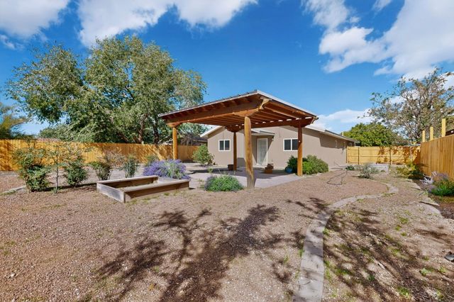 2712 Zickert Road NW, Albuquerque, NM 87104