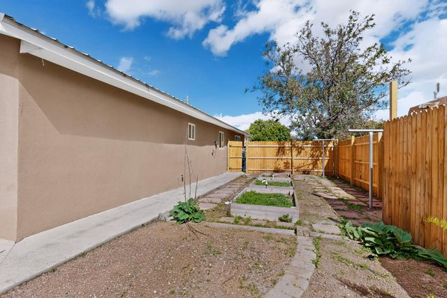 2712 Zickert Road NW, Albuquerque, NM 87104