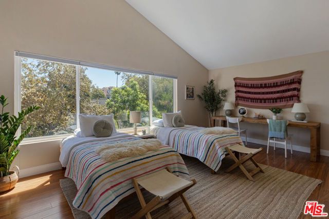 3751 Prestwick Drive, Los Angeles, CA 90027