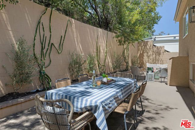 3751 Prestwick Drive, Los Angeles, CA 90027