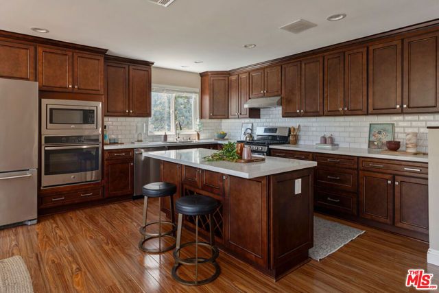 3751 Prestwick Drive, Los Angeles, CA 90027