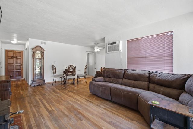 2868 De Ovan Ave, Stockton, CA 95204