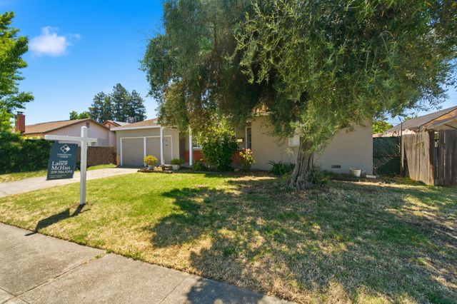 2868 De Ovan Ave, Stockton, CA 95204