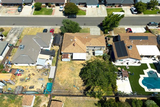 2868 De Ovan Ave, Stockton, CA 95204