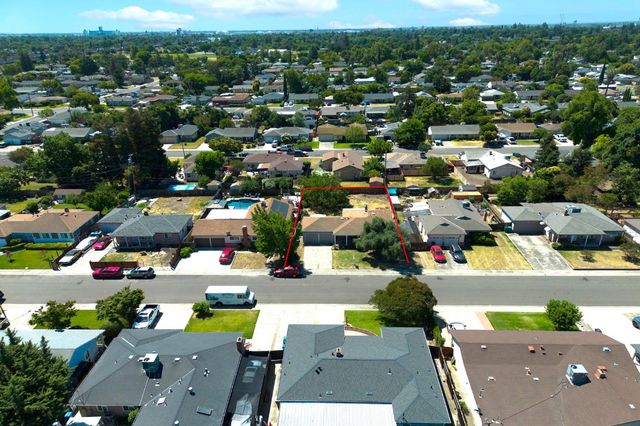 2868 De Ovan Ave, Stockton, CA 95204